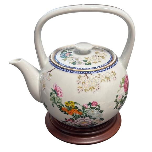 Vintage 1983 Franklin Mint Hand Painted Japan Porcelain Tea Pot with Stand - Picture 1 of 12